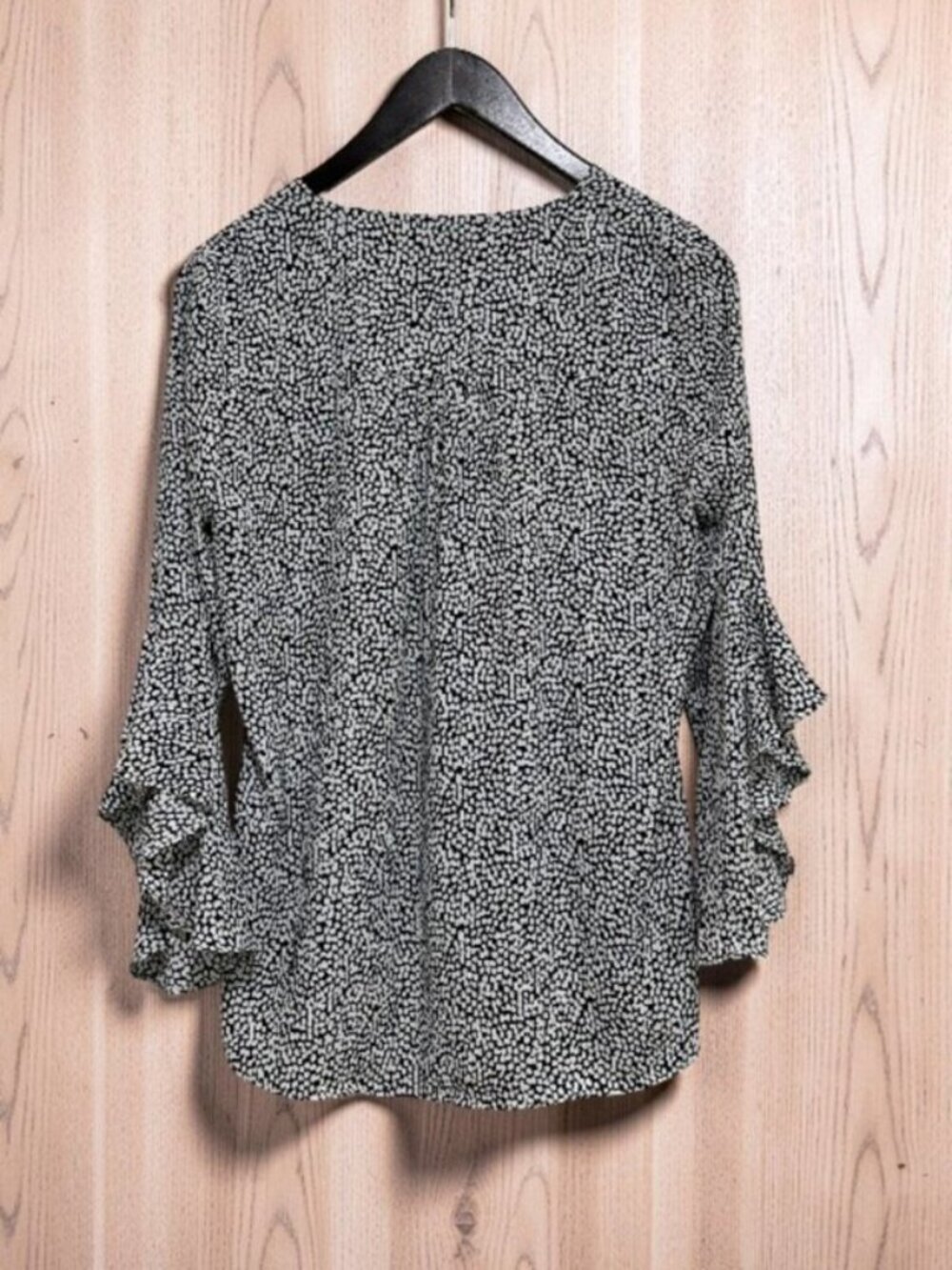 VINCE CAMUTO Bell Sleeves High Low Hem Black and White Blouse Size S - Picture 5 of 8